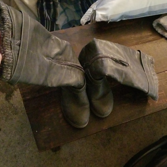 Boots - Picture 2 of 3